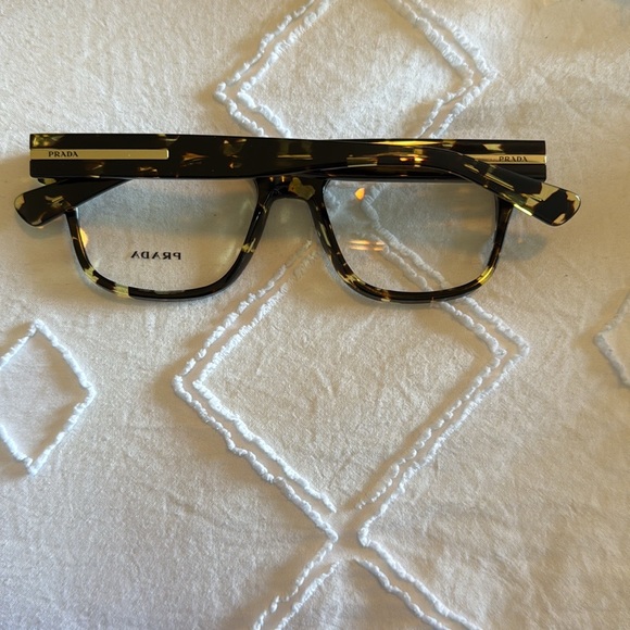 Prada A09V - Picture 2 of 4